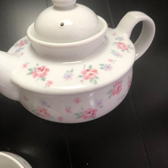 Lynn Hollyn Tuscany Collection Pink Roses Bud teapot t and cup - Picture 3 of 4